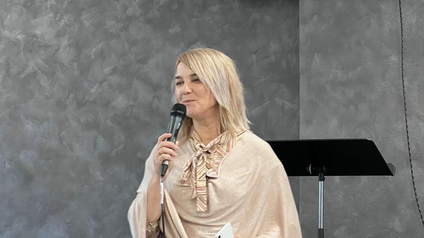 Violeta Munteanu vorbind la un eveniment